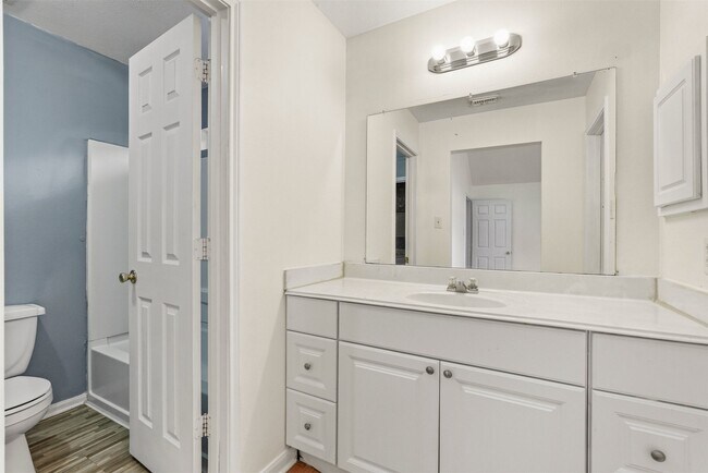 Building Photo - 9322 Eaglewood Glen Tr