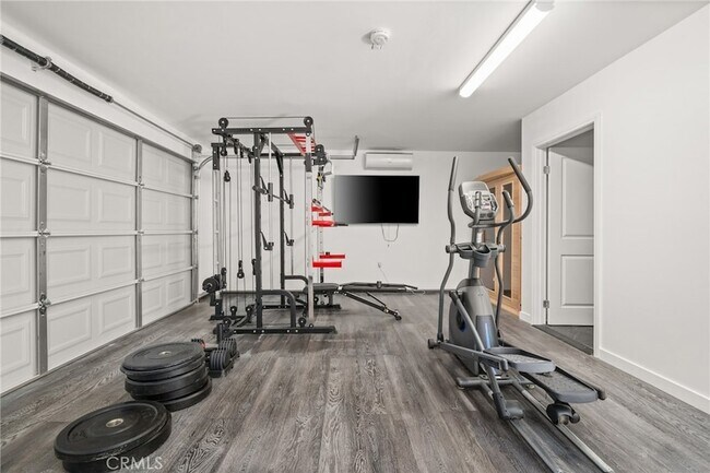 Building Photo - 4630 Cedros Ave