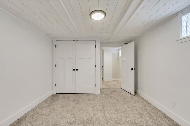 Building Photo - Elegant Yale Crest Bungalow in the Heart o...