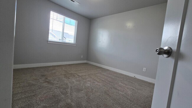 Building Photo - 4933 W Pillar Dr