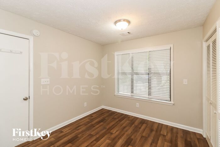 Building Photo - 1202 River Forest Ln