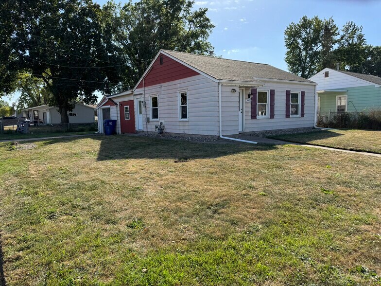 Primary Photo - 3803 Pearl Ave