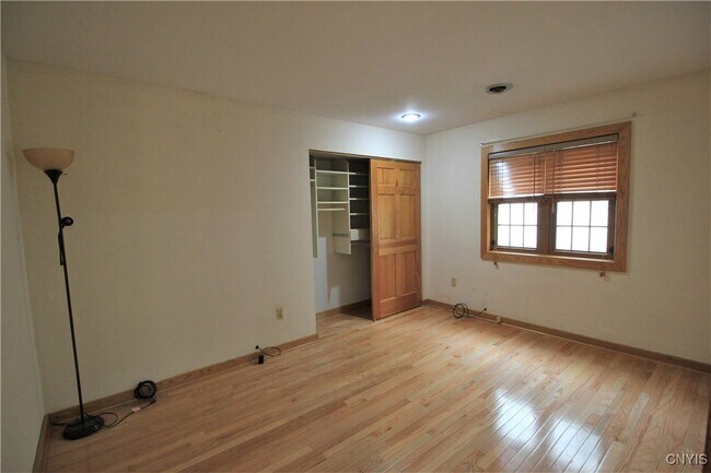 Building Photo - 222 Shuart Ave