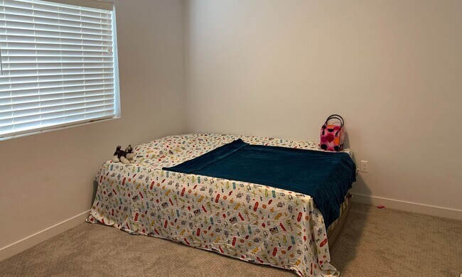 Building Photo - 4 bedrooms upstairs PLUS an OFFICE on the ...