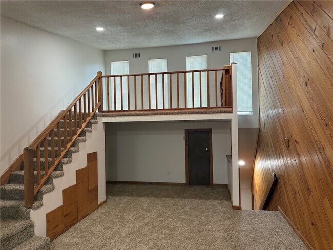 Building Photo - 1309 Velma St
