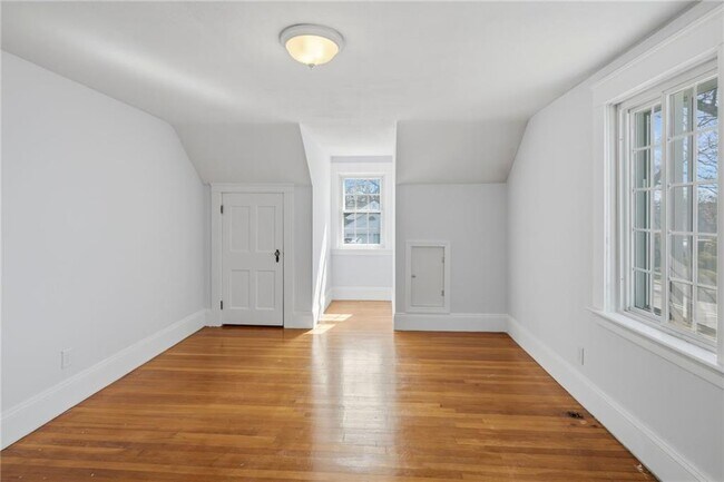 Building Photo - 21 Earlham Way