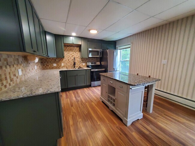 Building Photo - 526 Canaan St