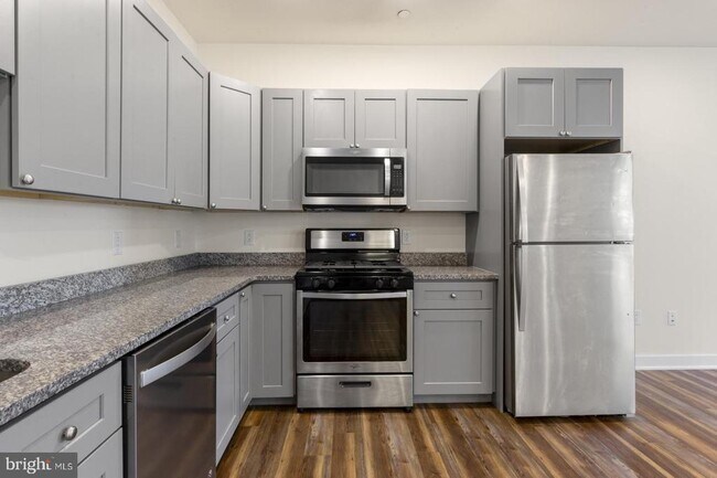 Primary Photo - 2411 Kensington Ave