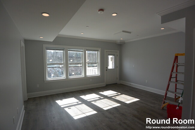Building Photo - 120 Kenrick St