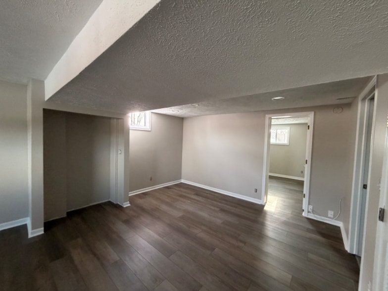 Building Photo - 221 E Glenmore Dr