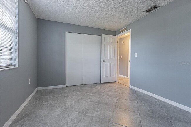 Building Photo - 1529 Larkin Rd