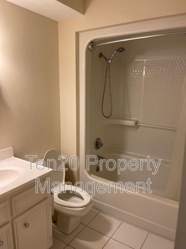 Building Photo - 1544 Glencoe Dr