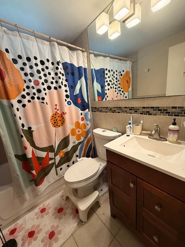 Building Photo - Spacious South Denver Home Near DU, Wash Park & Light Rail!!!