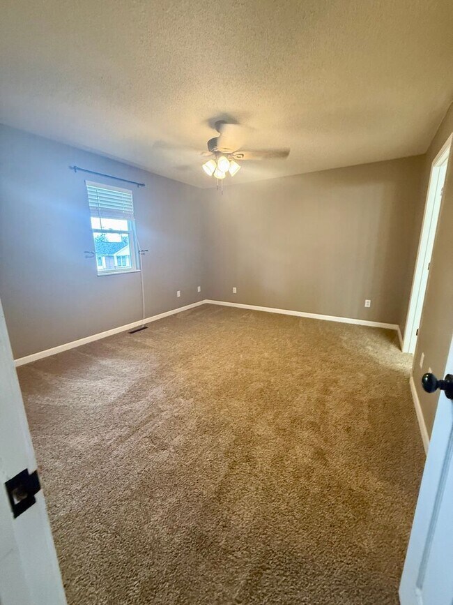 Building Photo - 1814 Sandstone Dr
