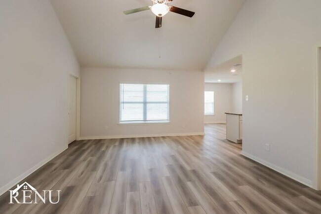 Building Photo - 10421 Sweetwater Creek Dr