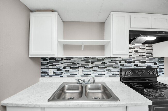 Building Photo - 5747 Turtle Creek Rd