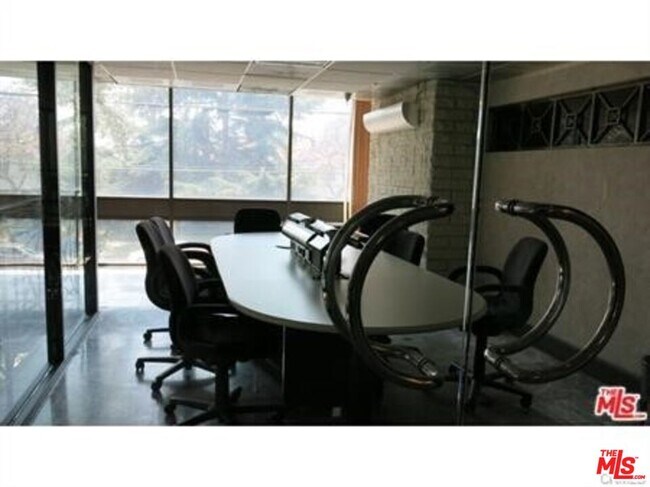 Building Photo - 3949 Los Feliz Blvd