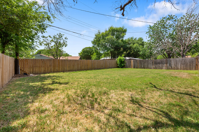 Building Photo - 4136 Willow Oak St