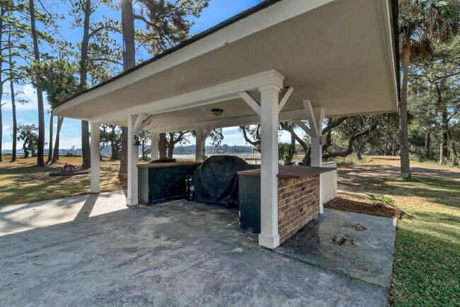 Building Photo - Private, Low Country Residence for Rent!