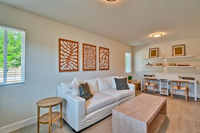 Building Photo - NEW HOME! 3/2  in Hawthorne