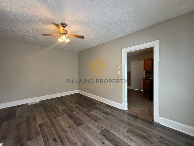 Building Photo - 1411-1413 N Pershing Ave