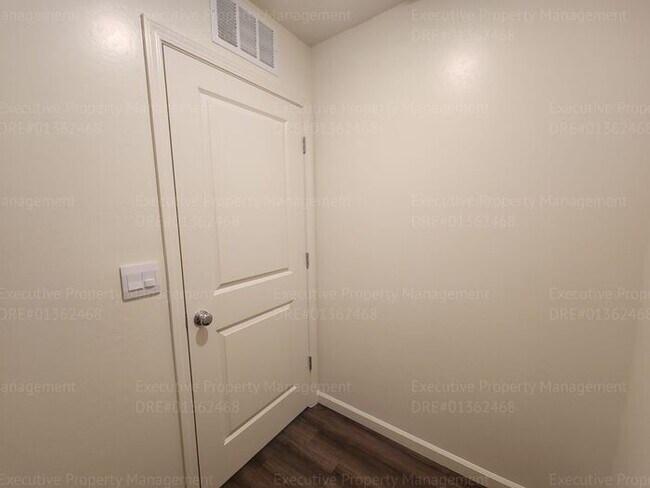 Building Photo - 4 bedroom 3 bathroom corner lot home near Gosford Rd/ McKee Rd