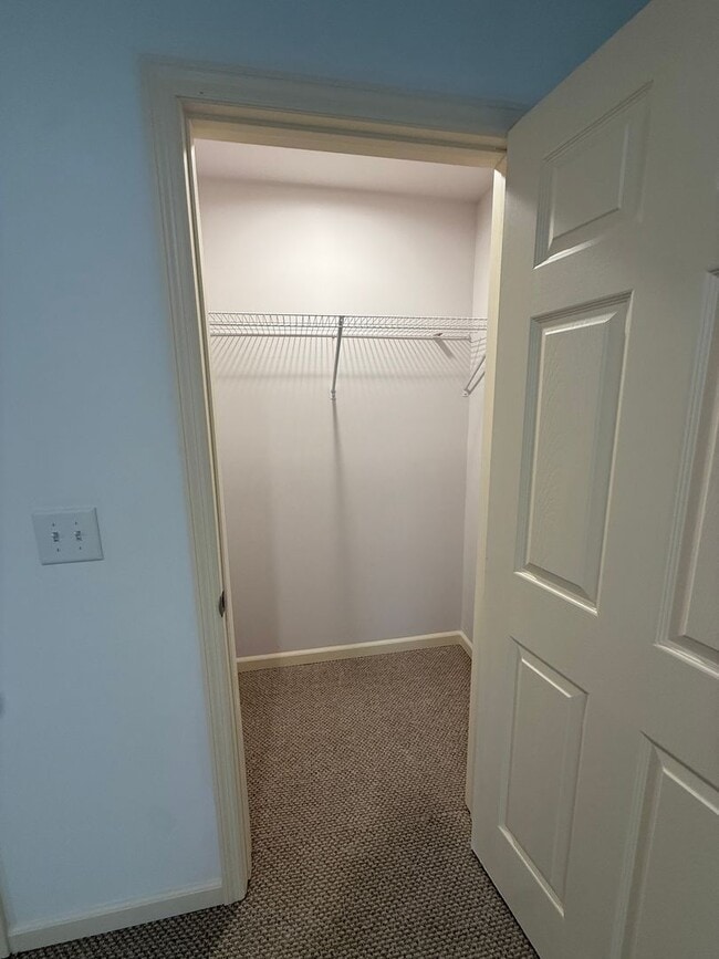 Building Photo - Spacious Rental Minutes from Downtown Nashville!