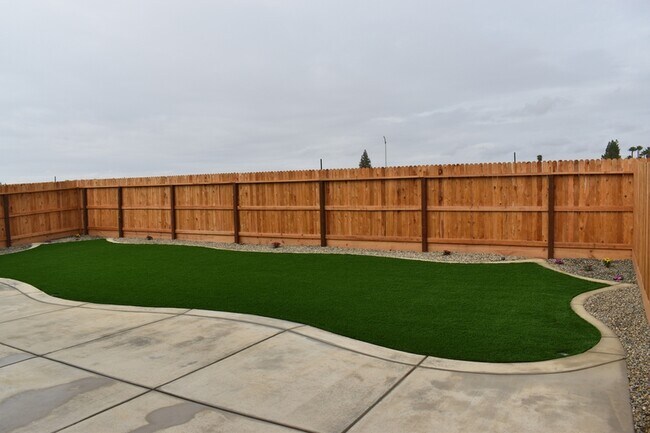 Building Photo - 744 Stephanie Dr