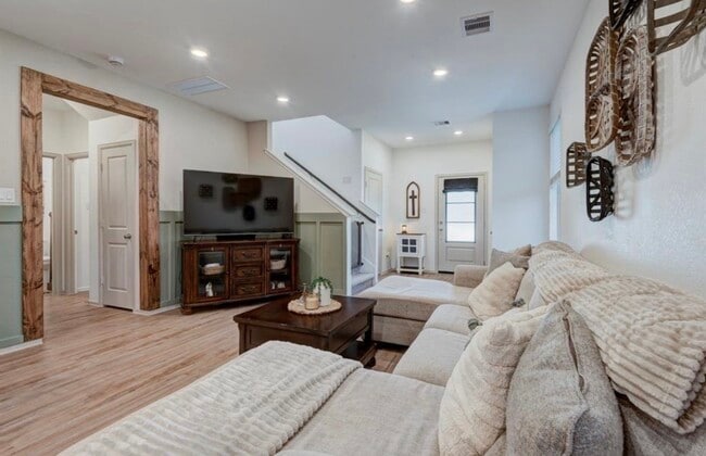 Building Photo - 1714 Fairlea Gin Path