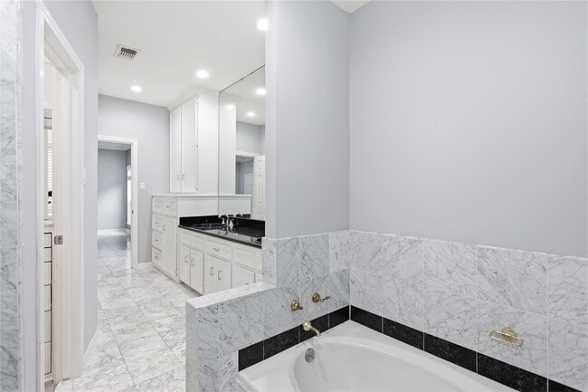 Building Photo - 11507 Del Monte Dr