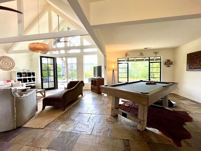 Building Photo - St. Helena Home on Cul-de-Sac with Creeksi...