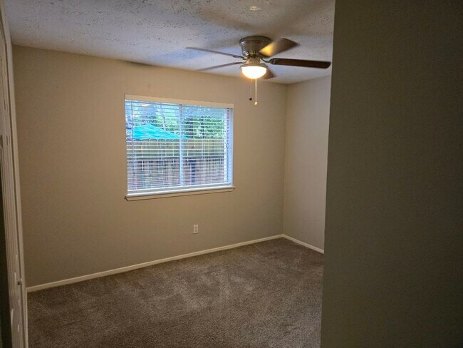 Building Photo - 7026 Foxfield Ln