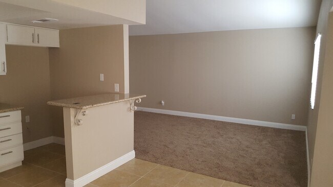 Building Photo - Beautiful 2 bedrooms home