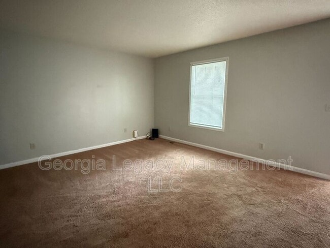 Building Photo - 298 Letourneau Dr