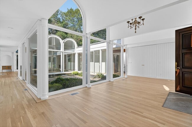Building Photo - 156 Horseshoe Rd