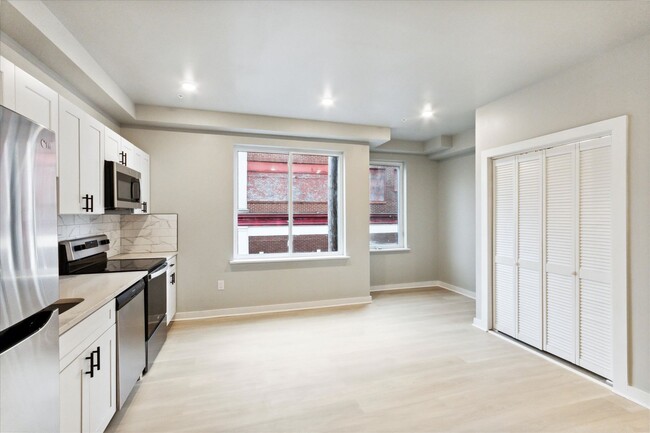 Building Photo - 316 S 52nd St