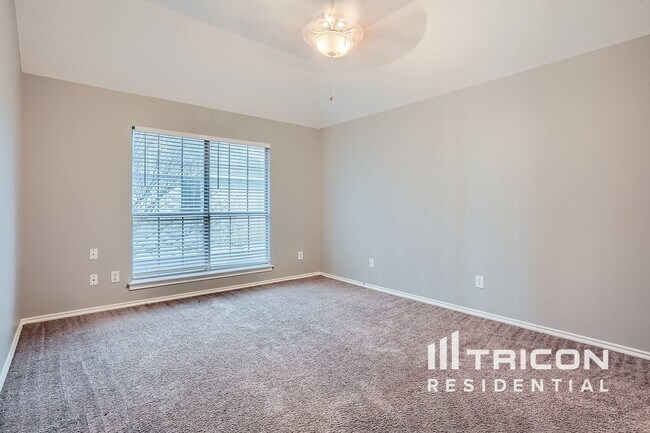 Building Photo - 6516 Ashwood Dr