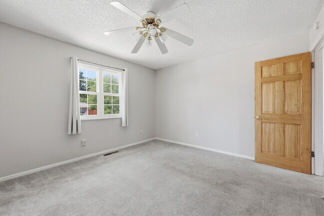 Building Photo - $2,145.95 with $300 off the first month's rent, 4 Beds - 2 Bath, Single Family Home in Colorado S...