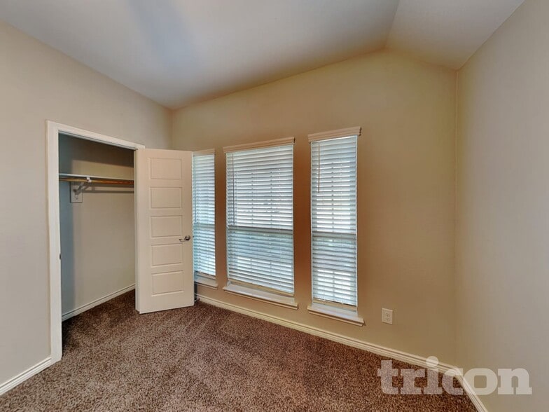 Building Photo - 256 Sunny Corner Rd