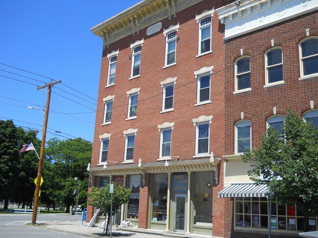 Primary Photo - Parkview Apartments