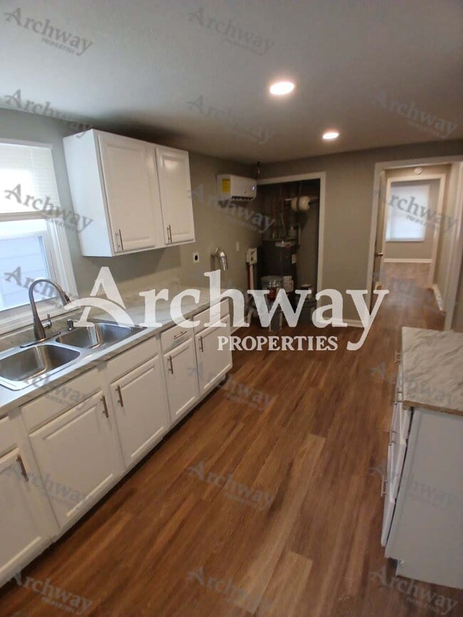 Building Photo - 913 S 11th St