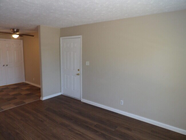 Building Photo - 35 Ashwood Ct
