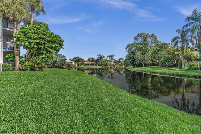 Building Photo - Beautiful 3 bedroom 2 bath condo in Coral Springs