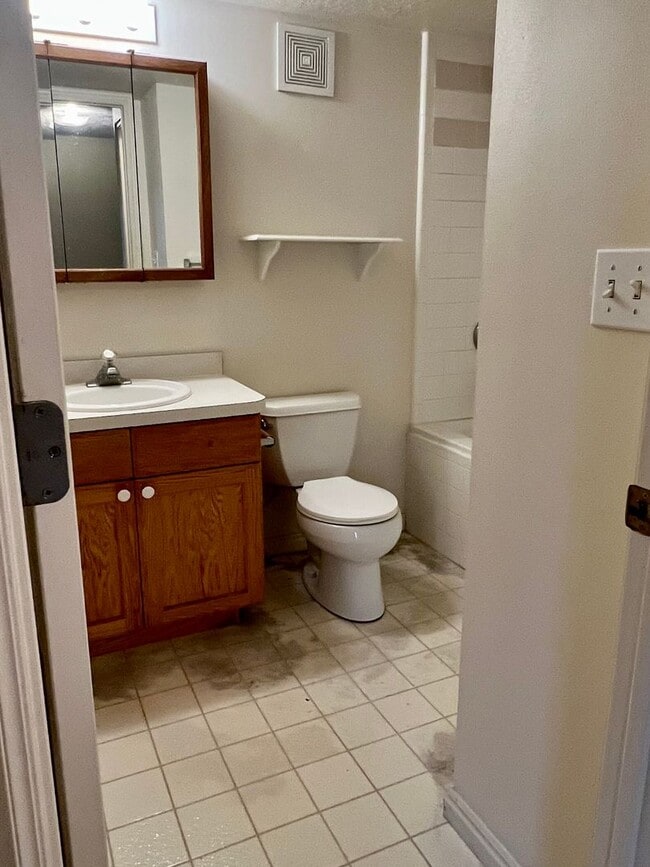 Building Photo - Cozy Orem Condo Near Everything!