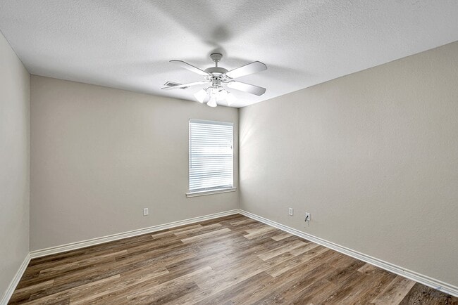Building Photo - 5409 San Saba Ct