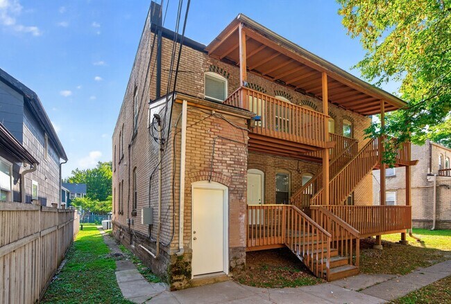 Building Photo - 203 Grotto St N