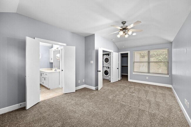 Building Photo - 5951 S Loop E