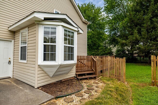 Building Photo - 8807 Ryegate Dr