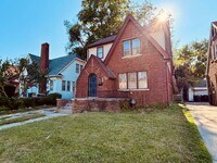 Building Photo - Section 8 welcomed at this Parc home