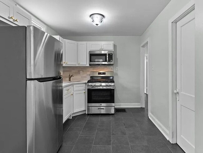 Building Photo - 2 bed 1 bath Maplewood home for Lease